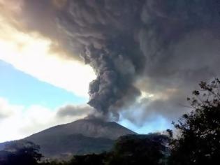 Φωτογραφία για Ελ Σαλβαδόρ: ξύπνησε το ηφαίστειο Τσαπαράστικ – Τοξικός καπνός πνίγει την περιοχή