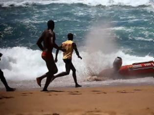 Φωτογραφία για Ναυαγοσώστες χάνουν τον έλεγχο του φουσκωτού τους [video]