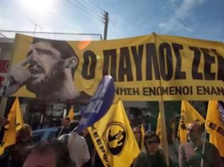 Φωτογραφία για Οι γονείς του Λουκμάν Ζαχζάτ τιμούν τη μνήμη του Παύλου Φύσσα