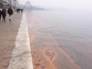 Φωτογραφία για Γιατί τα νερά του Θερμαϊκού έχουν γίνει πορτοκαλοκόκκινα [εικόνα]