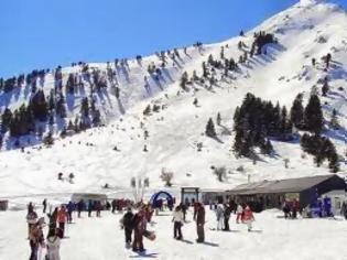 Φωτογραφία για Αχαΐα: Σφύζει από κόσμο από το πρωί το Χιονοδρομικό των Καλαβρύτων