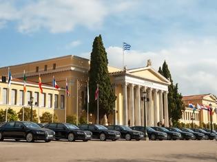 Φωτογραφία για Τα επιβλητικά Audi A8 Long των 500 ίππων της Ελληνικής Προεδρίας...