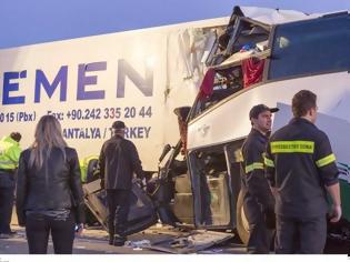 Φωτογραφία για Εξιτήριο για τους τραυματίες από το δυστύχημα με το λεωφορείο του ΚΤΕΛ – Τι εξετάζει η Τροχαία ως πιθανό αίτιο του δυστυχήματος