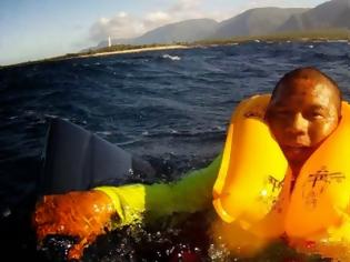 Φωτογραφία για Έπεσε στη θάλασσα από αεροπλάνο που συνετρίβη και τράβηξε όλα τα γεγονότα με την κάμερα του! (VIDEO)