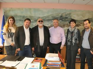 Φωτογραφία για Συνάντηση ενημέρωσης του Κοινοβουλευτικού Εκπροσώπου του ΣΥΡΙΖΑ-ΕΚΜ από το Δήμαρχο Βύρωνα Νίκο Χαρδαλιά