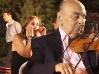 Φωτογραφία για O συγκλονιστικός αποχαιρετισμός στον σπουδαίο Γιώργο Κόρο: Έκλαψαν τα βιολιά που τόσο αγάπησε