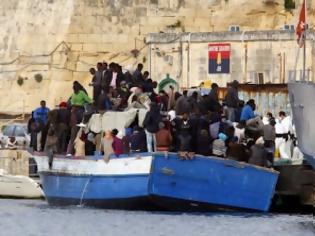 Φωτογραφία για Ελληνόκτητο δεξαμενόπλοιο περισυνέλεξε 97 μετανάστες