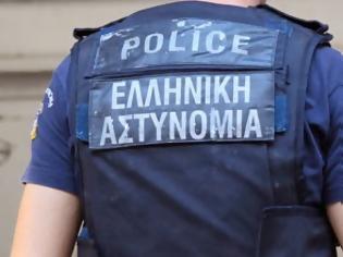 Φωτογραφία για Συνελήφθη να μεταφέρει 15 μετανάστες σε καρότσα νταλίκας