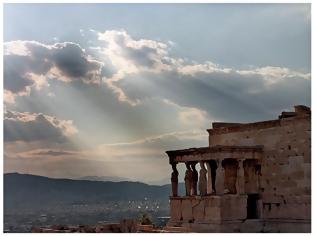 Φωτογραφία για H Καρυάτιδα που λείπει από το Μουσείο Ακρόπολης - Μια εικόνα που πάντα συγκινεί