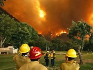 Φωτογραφία για ΗΠΑ: Πυρκαγιά ανάγκασε 2.000 ανθρώπους να εγκαταλείψουν τα σπίτια τους