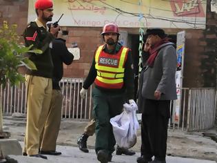 Φωτογραφία για Δέκα νεκροί από επίθεση καμικάζι στο Βόρειο Πακιστάν