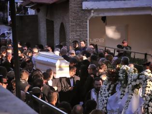 Φωτογραφία για Θρήνος στην κηδεία του ηθοποιού Γιώργου Κατινά