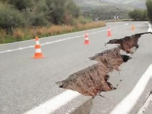 Φωτογραφία για Πέφτει στο γκρεμό ο δρόμος του Αγ. Γεωργίου Χούνιστας