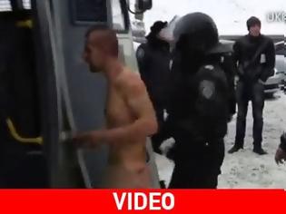 Φωτογραφία για Ουκρανία: Αυτό είναι το video με τον γυμνό διαδηλωτή που προκάλεσε σάλο