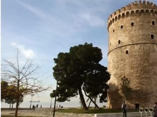 Φωτογραφία για Νεαρός άνδρας ζωσμένος με εκρηκτικά απειλεί να ανατιναχθεί μπροστά από το Λευκό Πύργο