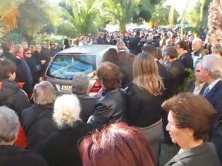Φωτογραφία για Πάτρα: Θλίψη στην κηδεία του Μιχάλη Πεφάνη