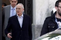 Αν τηρούνται οι νόμοι, γιατί δεν έβαλαν χειροπέδες στον Άκη;