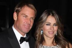 Δύο γάμοι για την Elizabeth Hurley μέσα στο 2013