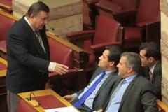 Το μαρτύριο της σταγόνας για Καρατζαφέρη από Βοριδικούς