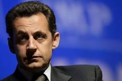 Ο Σαρκοζί διαψεύδει ότι πούλησε πυρηνικό αντιδραστήρα στον Καντάφι