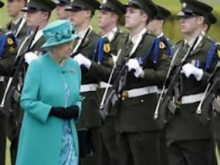 Φωτογραφία για Γιατί η βασίλισσα αγαπάει το μπλε...