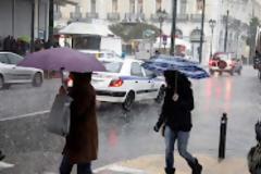 Με καταιγίδες και ανέμους «ξύπνησε» η Αττική