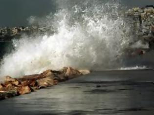 Φωτογραφία για Δεμένα πολλά πλοία στα λιμάνια από την κακοκαιρία