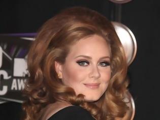 Φωτογραφία για Kάτι τρέχει με την μύτη της Adele;