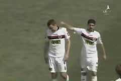 Απίστευτο αυτογκολ από τη σέντρα (vid)