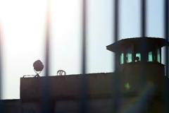 Κρατούμενοι μετανάστες φιλοξενούνται στις φυλακές!