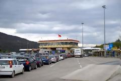 Εγκαταλείπουν την Ελλάδα ακόμα και οι Αλβανοί