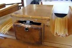 Λαμία: Μπήκε στην εκκλησία πήρε το κουτί απ΄το παγκάρι και έφυγε!