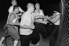 Εισαγώμενη μόδα τύπου συμμοριών ανατολικού L.A στη Θεσσαλονίκη...Δέκα νεαροί εναντίον τριών για να τους ληστέψουν!
