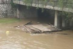 Ξεχείλισε το ποτάμι στα Τρίκαλα… και παρέσυρε ακόμη και αγελάδα