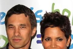 H Halle Berry δηλώνει σοκαρισμένη από… τον αρραβώνα της!
