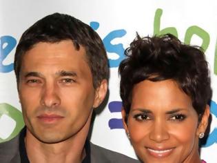 Φωτογραφία για H Halle Berry δηλώνει σοκαρισμένη από… τον αρραβώνα της!