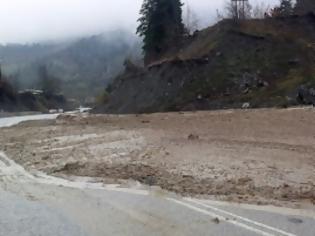 Φωτογραφία για Κατολίσθηση στο δρόμο για την σήραγγα. Από παρακαμπτήριο η κίνηση, μέσω Αγίου Νικολάου