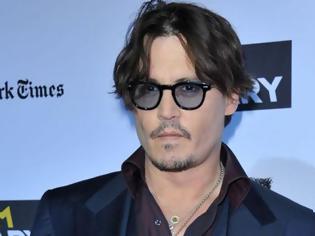 Φωτογραφία για Άγνωστη γυναίκα μηνύει τον Johnny Depp