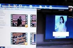Μια γυναίκα γυμνή στην οθόνη του Κοινοβουλίου!