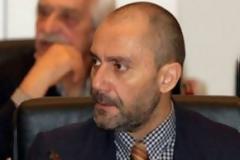 Βαλλιανάτο είσαι ανήθικος...Ντροπή σου για το σχόλιο για το νεκρό Δημήτρη Μητροπάνο!!!