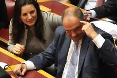 Αν το 2000 κέρδιζε ο Καραμανλής τι θα είχε συμβεί σήμερα;