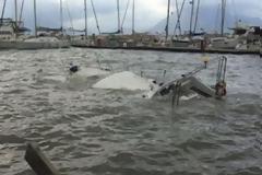 Βούλιαξε σκάφος στη μαρίνα της Πάτρας