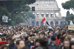 Διαδήλωση για τις αυτοκτονίες που σχετίζονται με την οικονομική κρίση