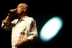 Το μεσημέρι το τελευταίο αντίο στον Δημήτρη Μητροπάνο