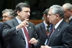 Στήριξη της Κομισιόν για πολιτική ανάπτυξης στην Ελλάδα ζητά ο Λουκάς Παπαδήμος