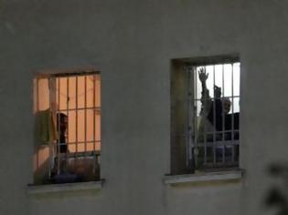 Φωτογραφία για Δεκάδες μετανάστες «φιλοξενούνται»  Η κράτηση συνεχίζεται και μετά την έκτιση της ποινής στις ελληνικές φυλακές