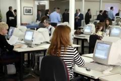 Αναστέλλονται όλες οι προσλήψεις στο δημόσιο
