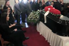 Περισσότεροι από 4.000 πολίτες λένε το αντίο στον Δημήτρη Μητροπάνο