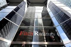 Fitch: Υποβάθμισε 13 σειρές ελληνικών ομολόγων