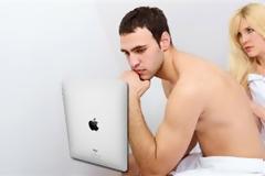 Ένας στους δέκα άντρες προτιμά το iPad από το σεξ!